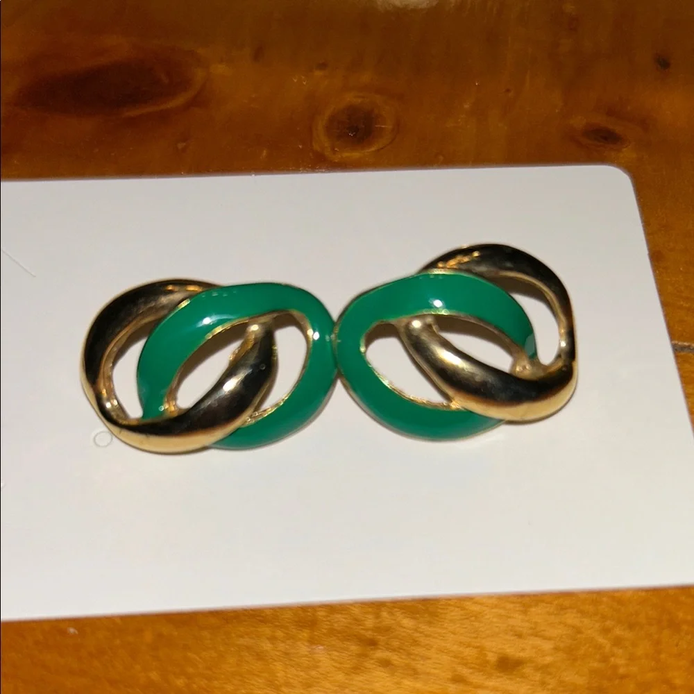 Vintage‎ Green and Gold Tone Stud Earrings Swirl/Link Shape 80s